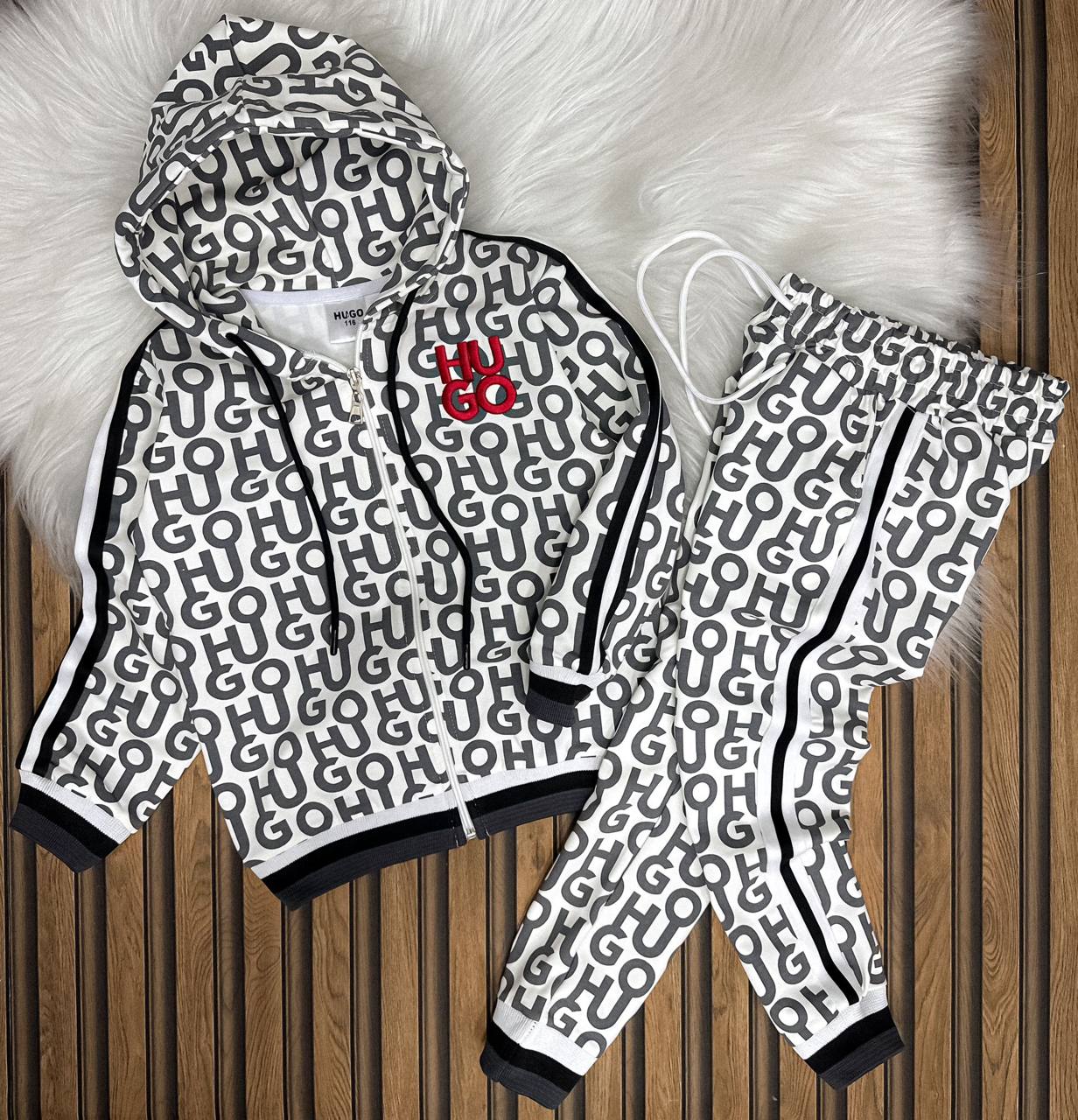 bb430c1d-bcf5-4301-8941-f926502889b2 İki İplik Kompakt Kumaş Huggo Baskılı Mevsimlik Ürün A Kalite - Görsel 1